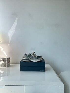 New Balance 990